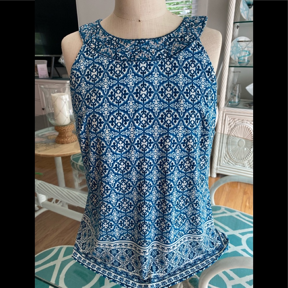 Aqua top